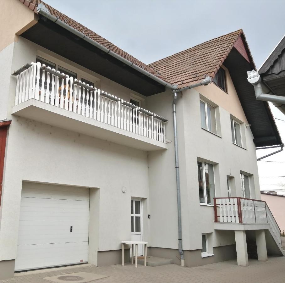 Lotus Apartman Odorheiu Secuiesc Exterior photo